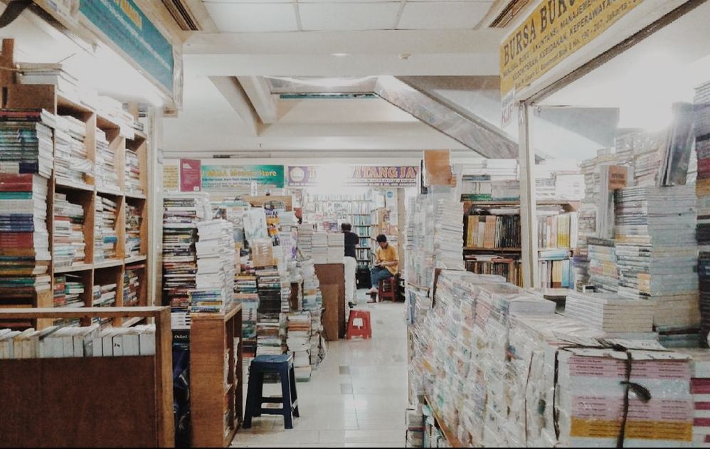  book store in indonesia that sells mizan books